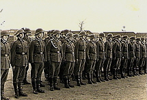 Angetreten zum Appell ,1944 im Zweiten Weltkrieg.